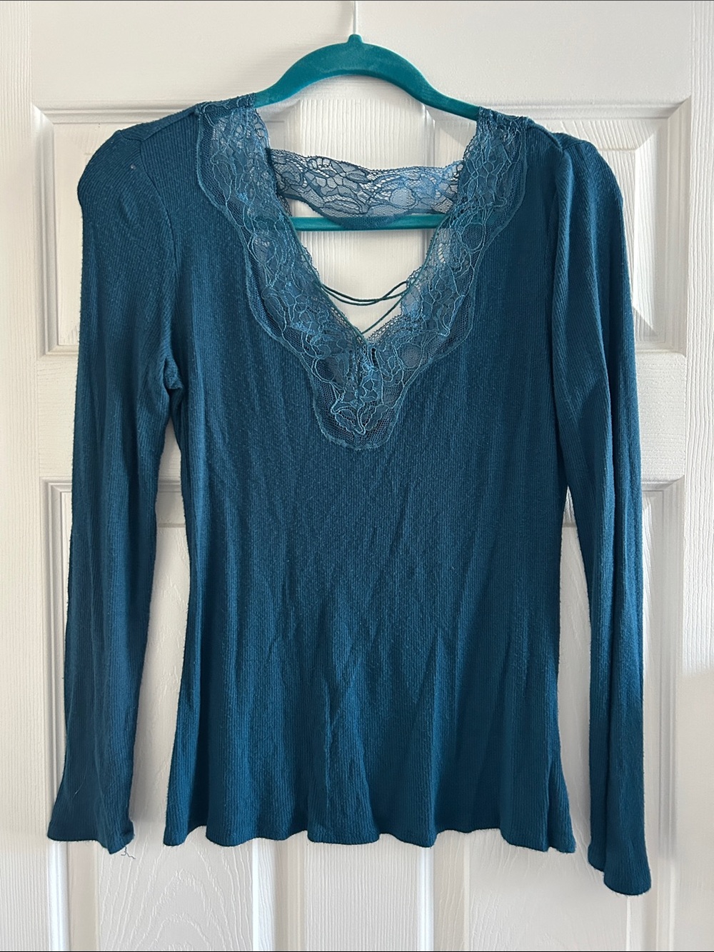 Jessica Simpson Teal Lace-Trim Long Sleeve Top